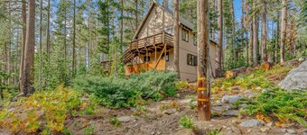 Ticket To Ride -Fun, Cozy, Close to it all, Cabin!