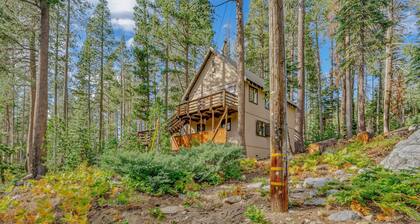 Ticket To Ride -Fun, Cozy, Close to it all, Cabin!