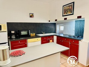 Fridge, microwave, oven, dishwasher - Le Laurier Fleuri - MONTREDON DES CORBIERES (MONTREDON DES CORBIERES)