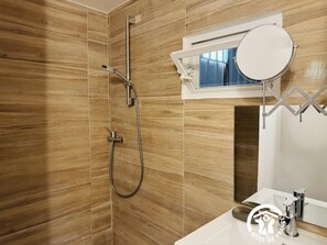 Shower - Le Laurier Fleuri - MONTREDON DES CORBIERES (MONTREDON DES CORBIERES)