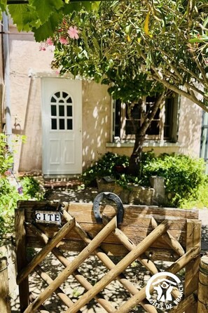 Exterior detail - Le Laurier Fleuri - MONTREDON DES CORBIERES (MONTREDON DES CORBIERES)