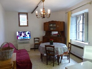 Interior - The Château Annexe - the Tower (PEYRIAC DE MER)