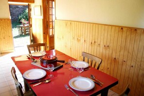 Dining - Le Gîte de Pery - LACOMBE (LACOMBE)