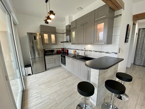 Fridge, microwave, oven, dishwasher