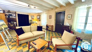 Televisión y chimenea 