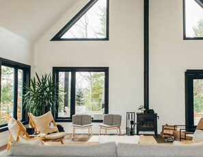 Living area - Edge of Stillness at Dimensions | Cabin Seventeen | Meals Included (Algonquin Highlands)