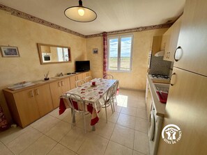 Fridge, microwave, oven, dishwasher - Etoiles des Salins - Gîte 1 (PORT LA NOUVELLE)