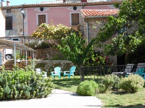 Property grounds - Justine's oustalet (MONTGAILLARD)