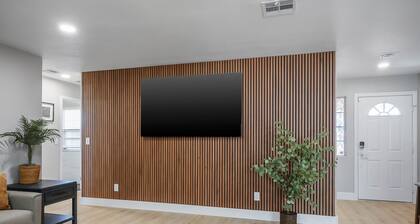 Vegas Ranch Oasis-1/2 Acre lot W/Pool - Near Strip