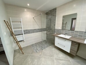 Shower - Le gîte de la Corderie (SIGEAN)