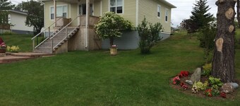 Charming 3-bedroom cottage in Central Newfoundland overlooking Bay of Exploits