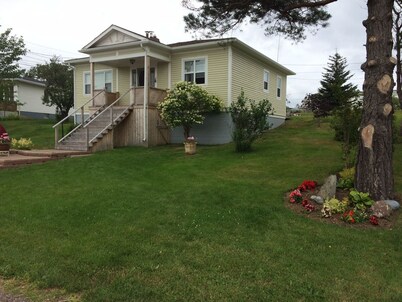 Charming 3-bedroom cottage in Central Newfoundland overlooking Bay of Exploits