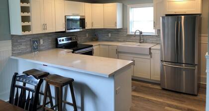 Charming 3-bedroom cottage in Central Newfoundland overlooking Bay of Exploits