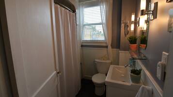 HÄrtork, handdukar, tvÄl och toalettpapper