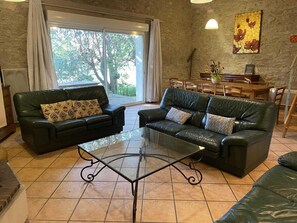 TV, fireplace - Domaine de Dougados 1481 (SAINTE EULALIE)