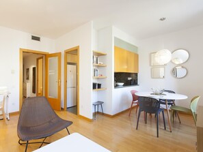 Dining - Gran Via City Center Apartment (Barcelona)
