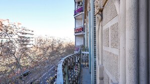 A multi-story building with balconies, a wrought iron railing, and a clear view of the surrounding area. - Gran Via City Center Apartment (Barcelona)