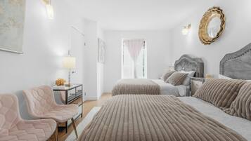 6 bedrooms, desk, iron/ironing board, free WiFi