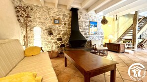 Télévision, cheminée