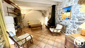 Télévision, cheminée