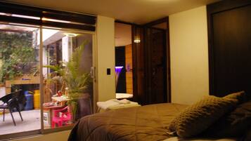 3 habitaciones, escritorio, tabla de planchar con plancha y wifi