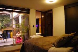 3 habitaciones, escritorio, tabla de planchar con plancha y wifi 