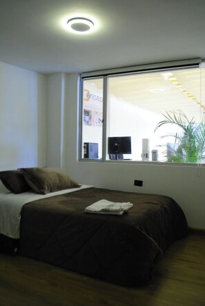 3 habitaciones, escritorio, tabla de planchar con plancha y wifi 