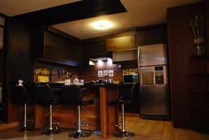 Private kitchen - LARGE APARTMENT WITH YACUZZI DOWNTOWN QUITO (Quito)