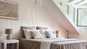 4 bedrooms, desk, iron/ironing board, travel crib