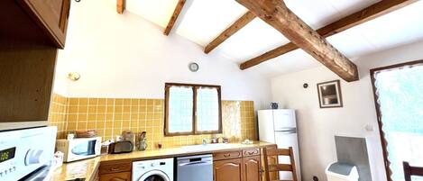 Réfrigérateur, micro-ondes, four, lave-vaisselle