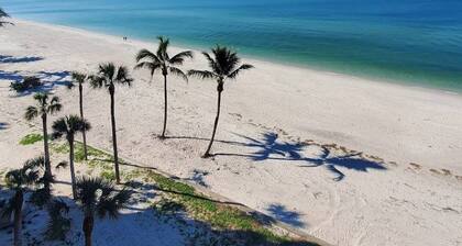 Serenity in the Woods: Gacebo, Jacuzzi, Fire Pit, Hammocks and Barbecue.