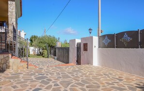 المنطقة المحيطة بالمنشأة