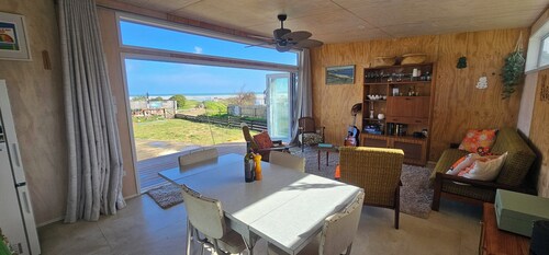 Kiwi Bach - Beachfront & Sunsets