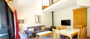 Interior - Mowamba E6 - Central Village (Thredbo)