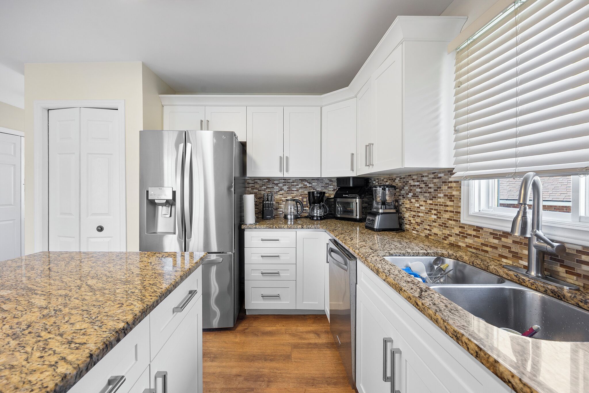 Micro-ondes, four, plaque de cuisson, lave-vaisselle