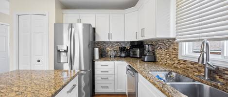 Micro-ondes, four, plaque de cuisson, lave-vaisselle