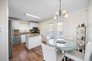 Microwave, oven, stovetop, dishwasher - Modern 3-Bed, 2-Bath in South Windsor (Windsor)