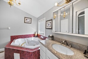 Hair dryer, towels, soap, toilet paper - Modern 3-Bed, 2-Bath in South Windsor (Windsor)