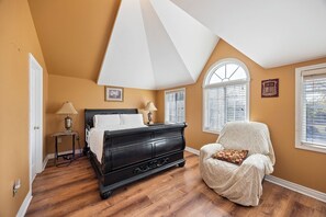3 bedrooms, iron/ironing board, Internet, bed sheets - Modern 3-Bed, 2-Bath in South Windsor (Windsor)