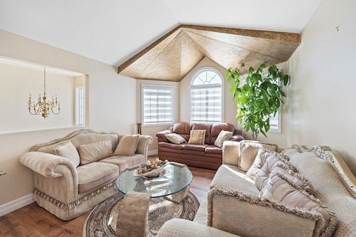 Modern 3-Bed, 2-Bath in South Windsor