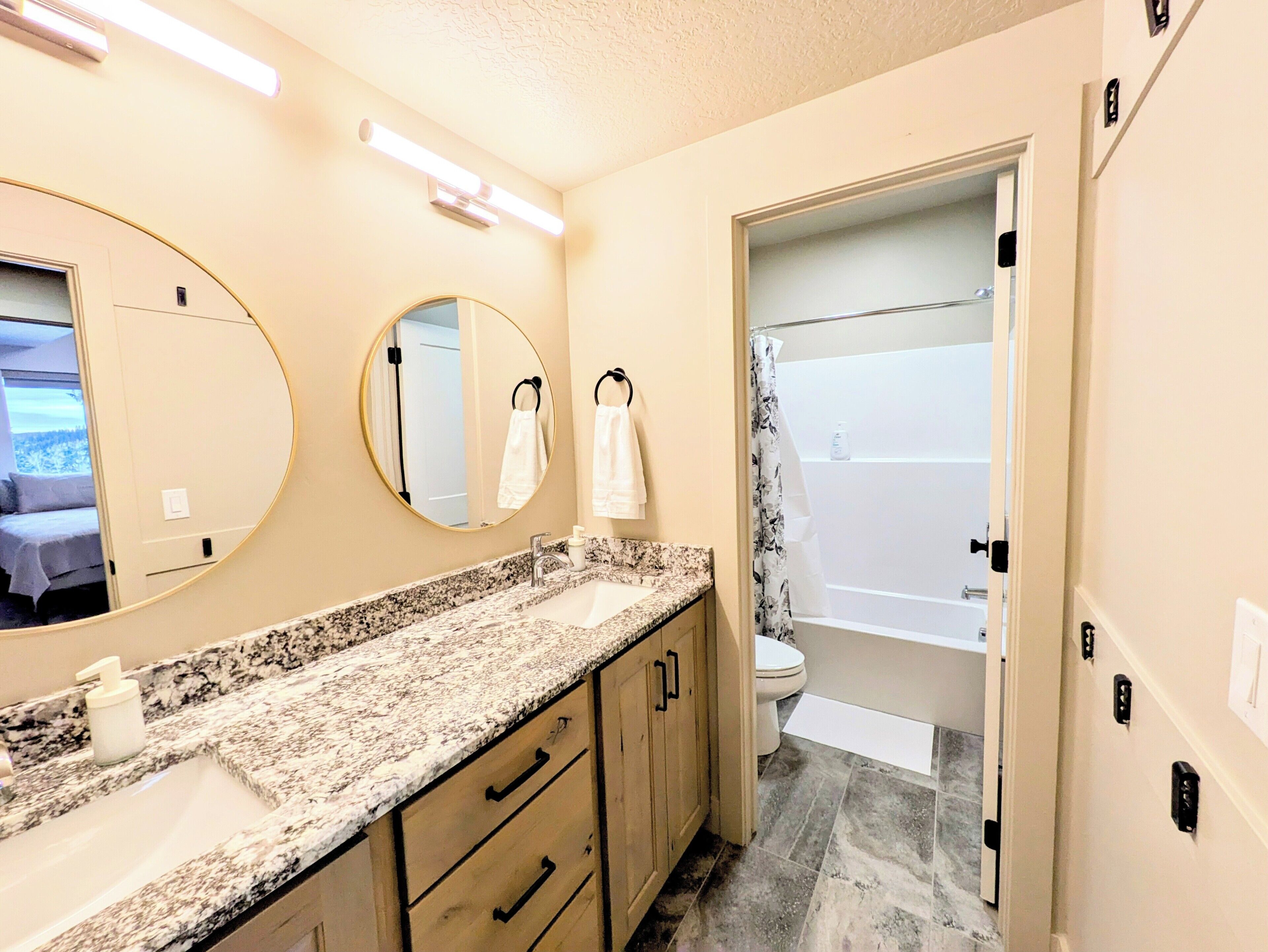 Towels, soap, shampoo, toilet paper