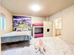 3 bedrooms, free WiFi, bed sheets, wheelchair access