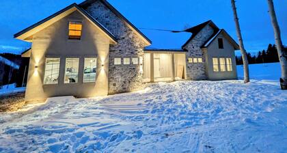 Serene 3-bedroom ski in/out apartment at Eagle Point Ski Resort