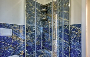 Shower, hair dryer - 1 bedroom stunning apartment in Recco (Recco)