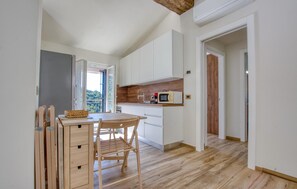 Fridge, oven, dishwasher, coffee/tea maker - 1 bedroom stunning apartment in Recco (Recco)