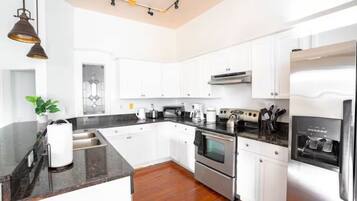 Coffee/tea maker, fridge, microwave, oven
