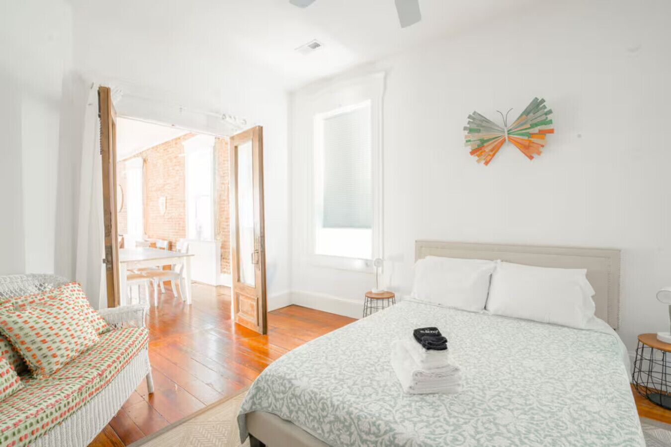 2 bedrooms, desk, iron/ironing board, WiFi