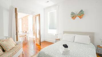 2 bedrooms, desk, iron/ironing board, WiFi