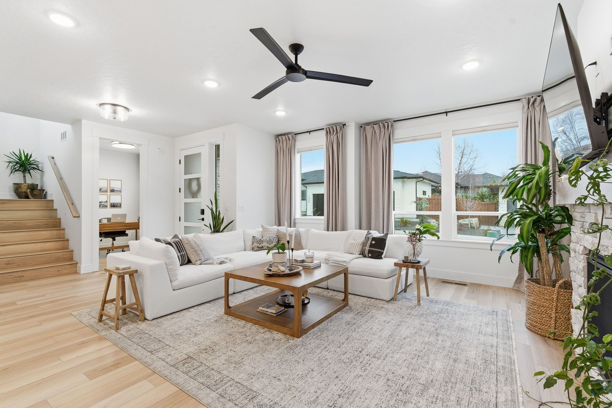 スマートテレビ、暖炉、テレビゲーム