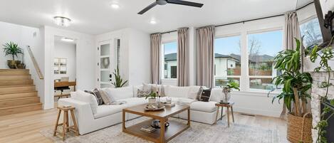 スマートテレビ、暖炉、テレビゲーム